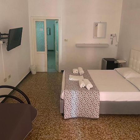 נאפולי Dama Hostelbb מראה חיצוני תמונה
