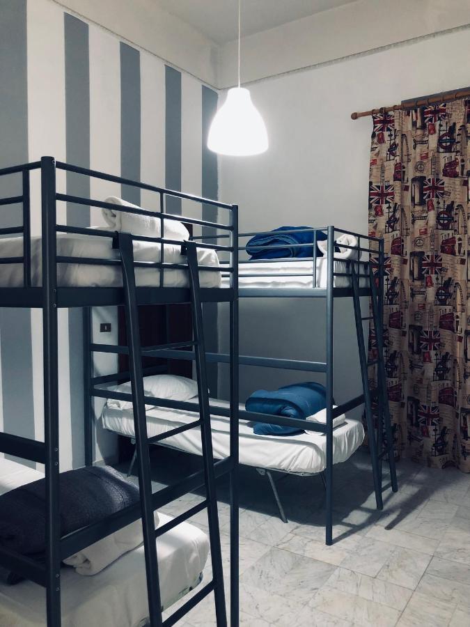 נאפולי Dama Hostelbb מראה חיצוני תמונה