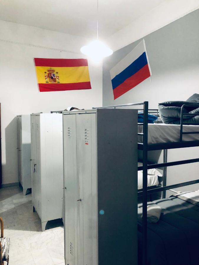 נאפולי Dama Hostelbb מראה חיצוני תמונה