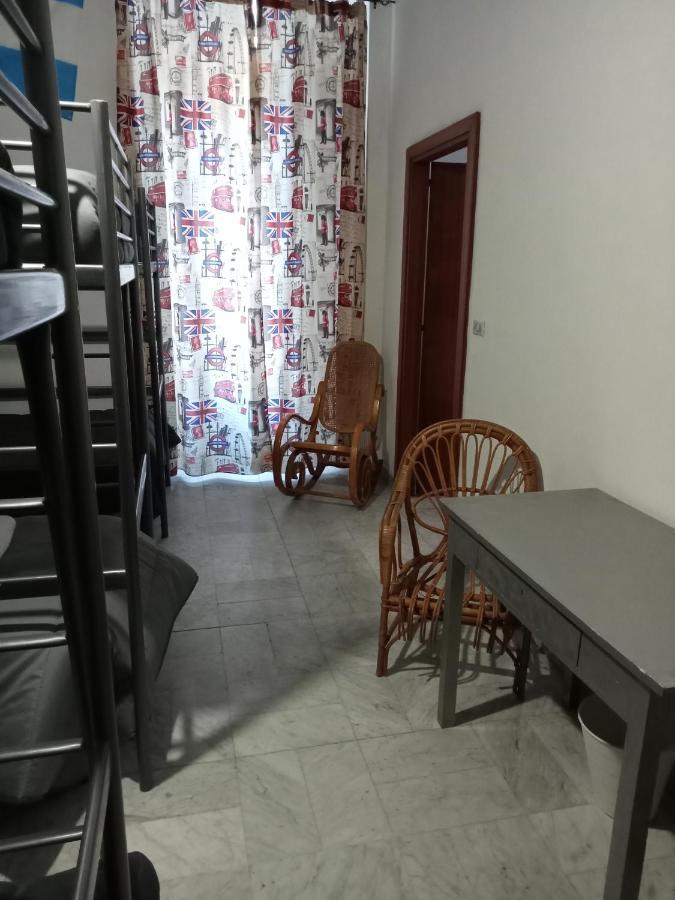 נאפולי Dama Hostelbb מראה חיצוני תמונה