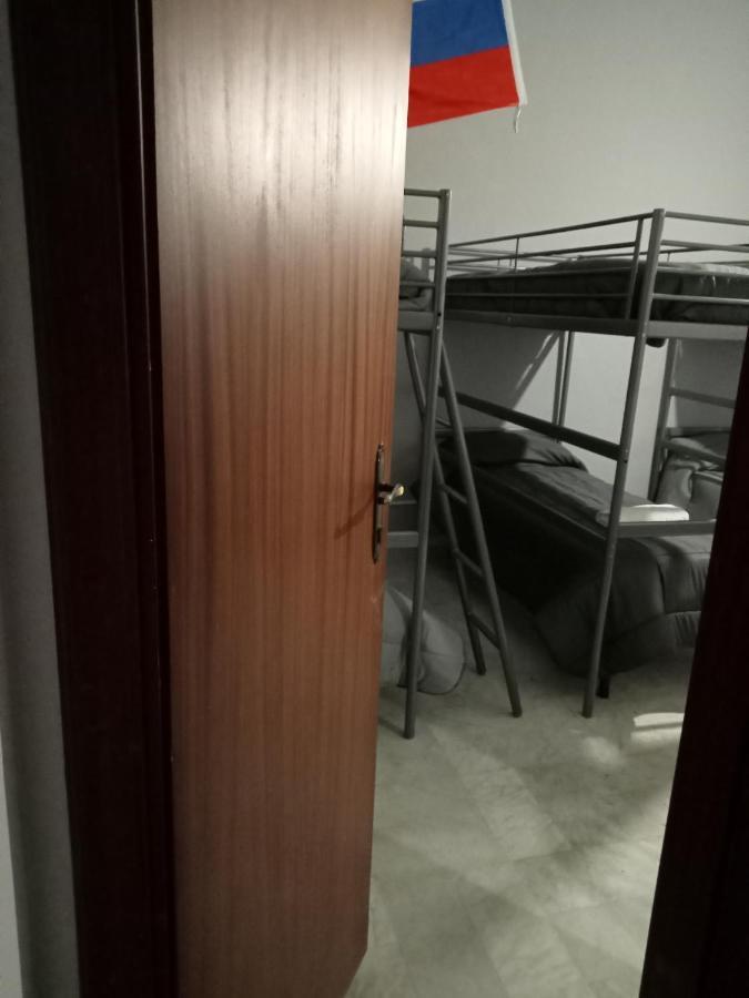 נאפולי Dama Hostelbb מראה חיצוני תמונה
