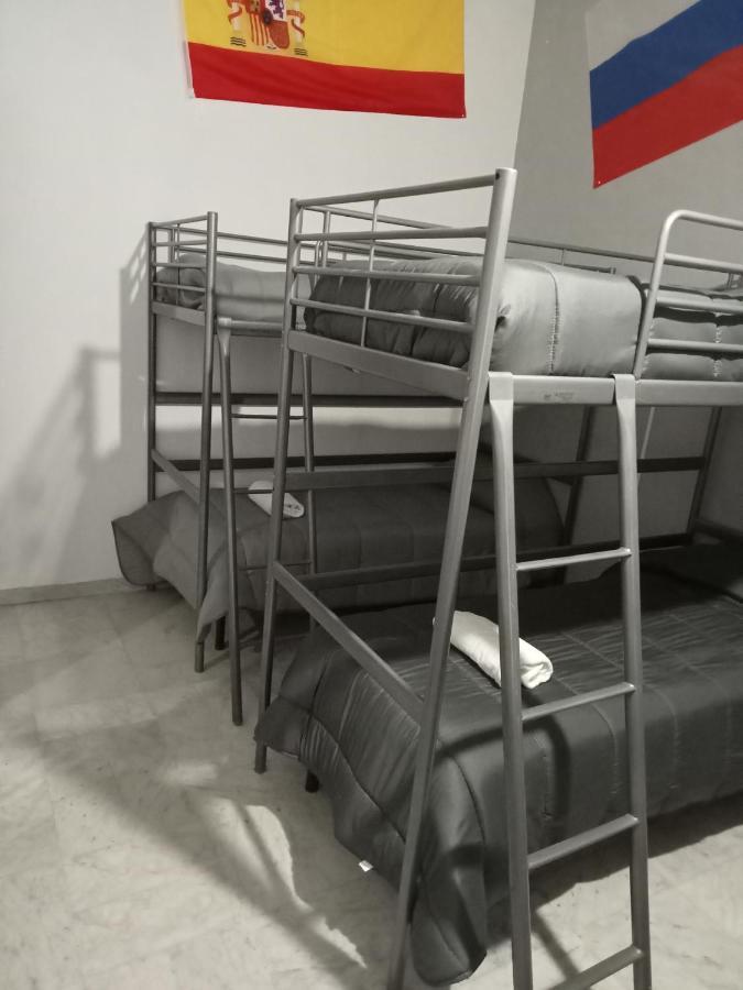 נאפולי Dama Hostelbb מראה חיצוני תמונה