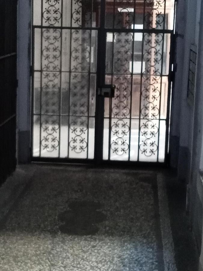נאפולי Dama Hostelbb מראה חיצוני תמונה