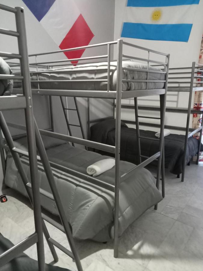 נאפולי Dama Hostelbb מראה חיצוני תמונה