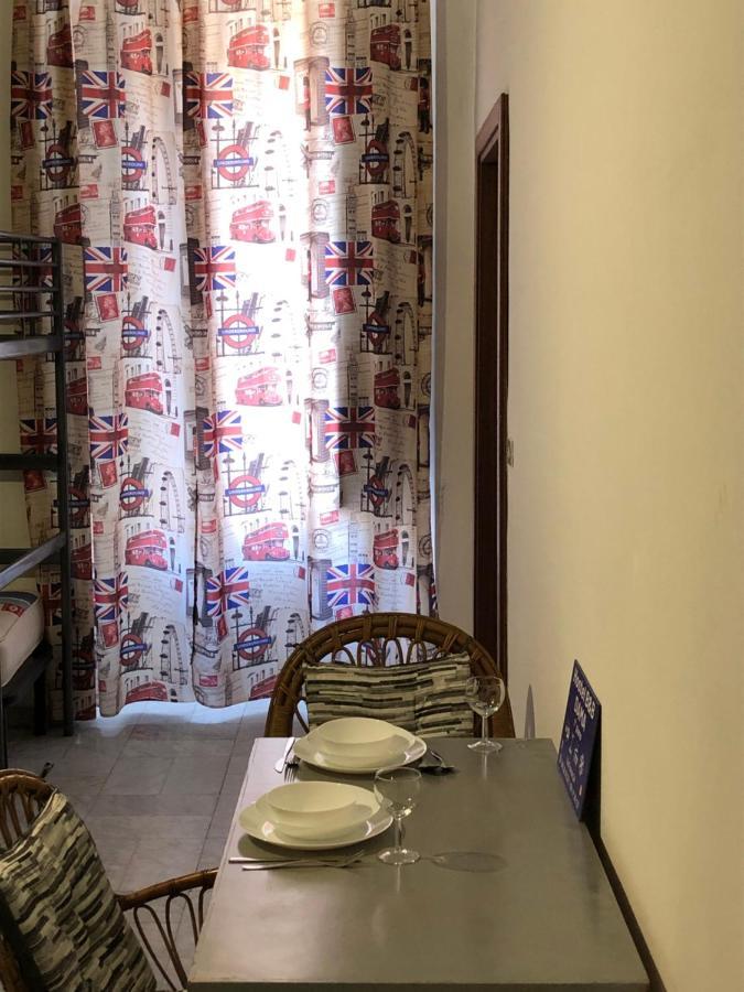 נאפולי Dama Hostelbb מראה חיצוני תמונה