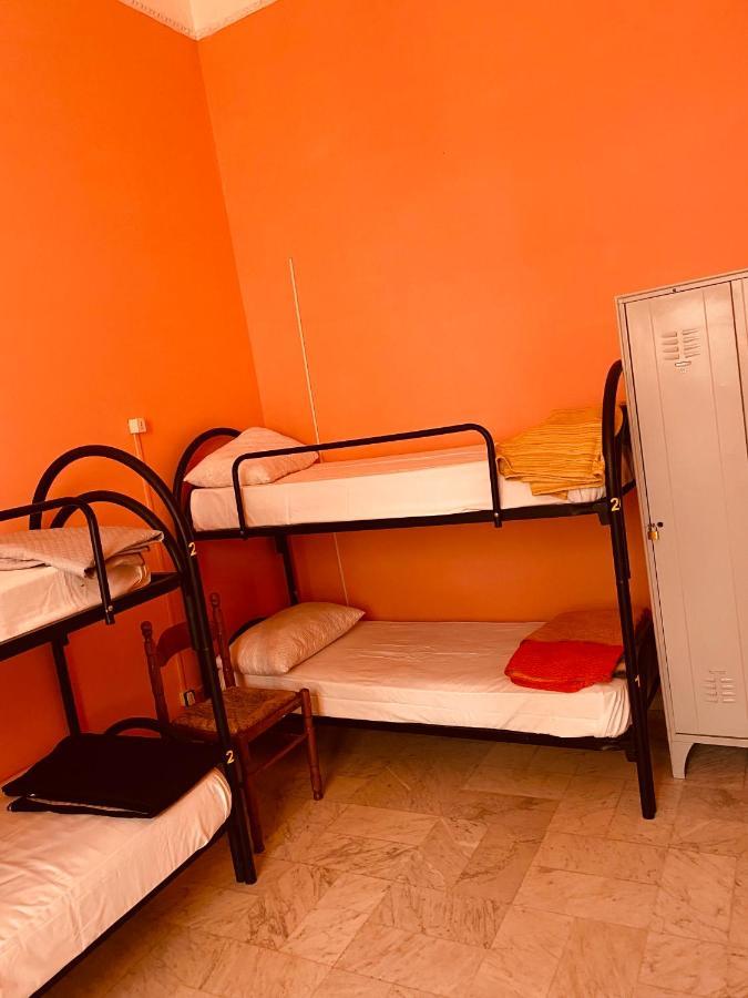 נאפולי Dama Hostelbb מראה חיצוני תמונה