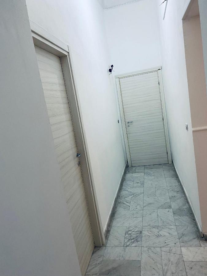 נאפולי Dama Hostelbb מראה חיצוני תמונה