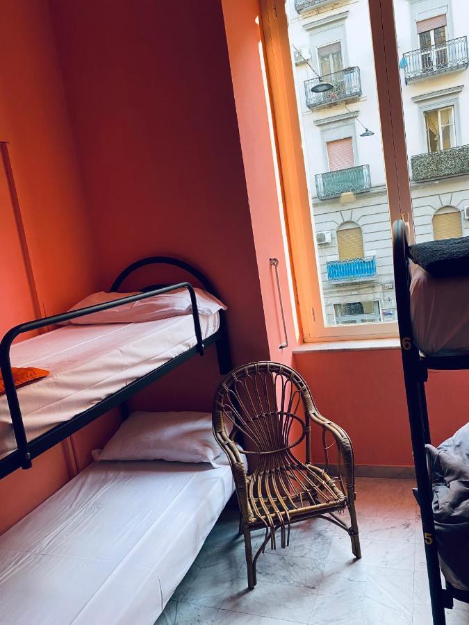 נאפולי Dama Hostelbb מראה חיצוני תמונה