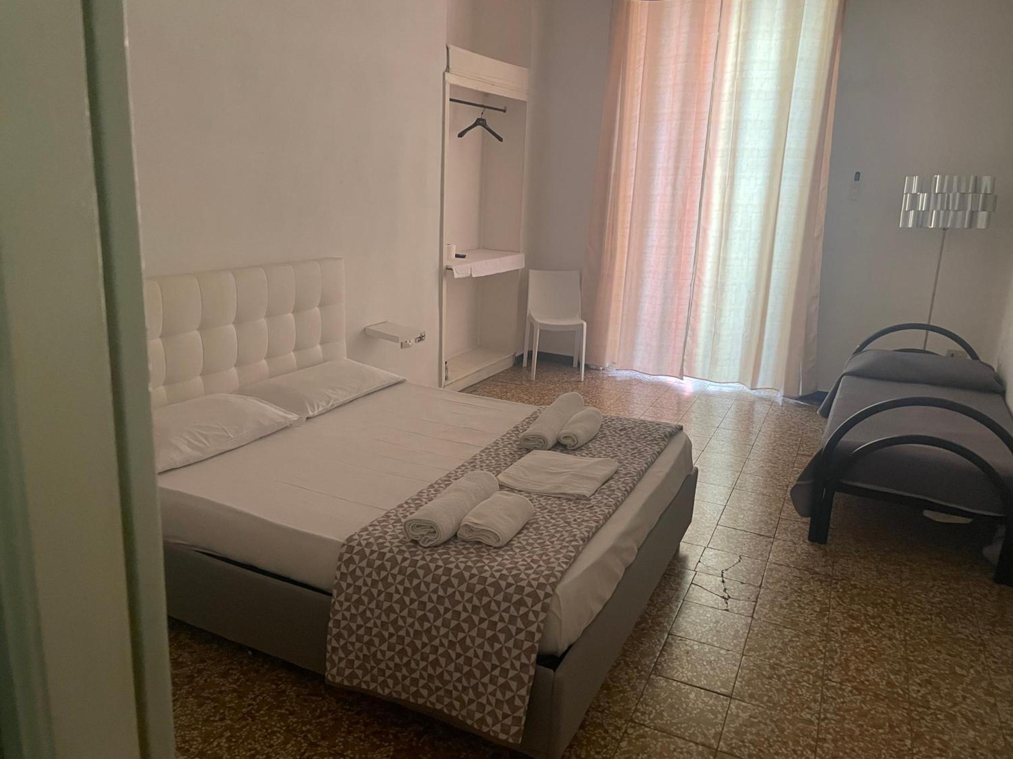 נאפולי Dama Hostelbb מראה חיצוני תמונה